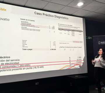 Andrea Mendez de Educa Sostenible enseña a hacer un Diagnóstico Energético a ecoeducadores de Maipú